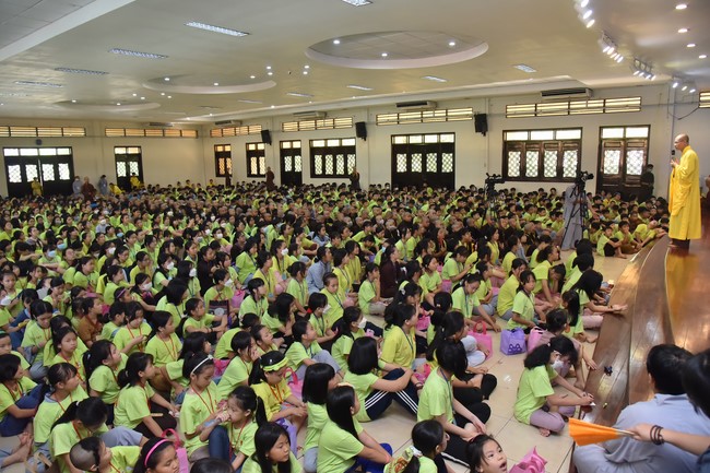 The fourth day of Temporary ordination retreat for Children in Summer