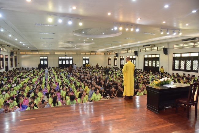 The fourth day of Temporary ordination retreat for Children in Summer