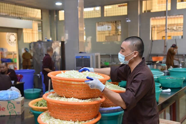 The fourth day of Temporary ordination retreat for Children in Summer