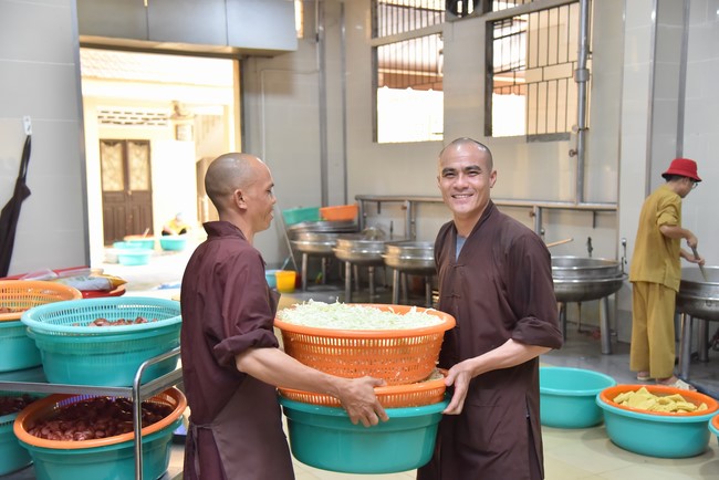 The fourth day of Temporary ordination retreat for Children in Summer