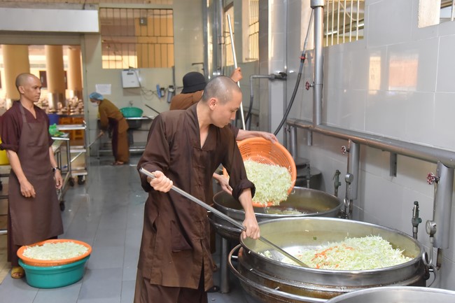 The fourth day of Temporary ordination retreat for Children in Summer