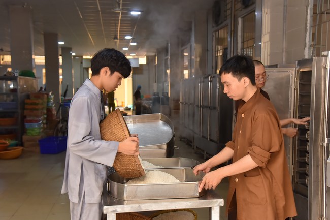 The fourth day of Temporary ordination retreat for Children in Summer