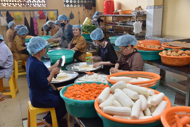 The fourth day of Temporary ordination retreat for Children in Summer