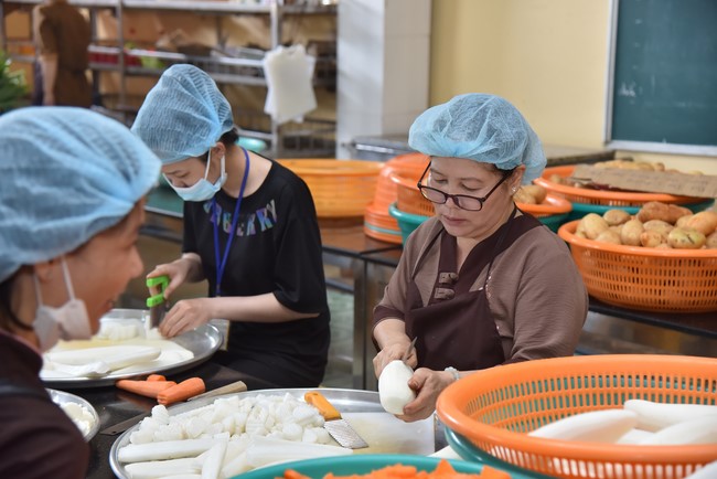 The fourth day of Temporary ordination retreat for Children in Summer