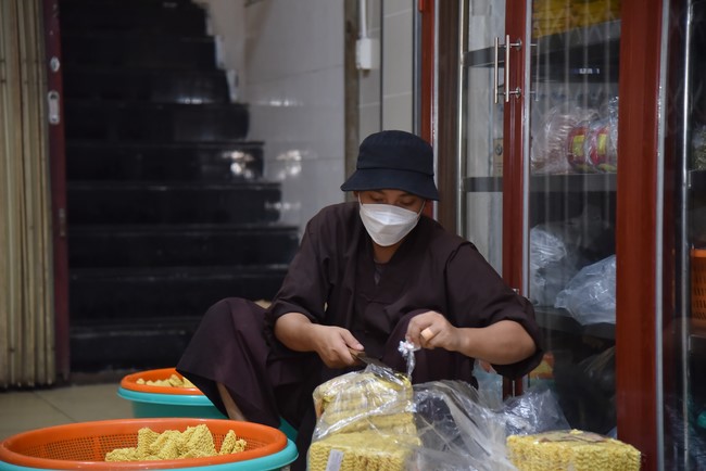 The fourth day of Temporary ordination retreat for Children in Summer