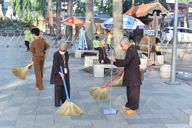 The fourth day of Temporary ordination retreat for Children in Summer