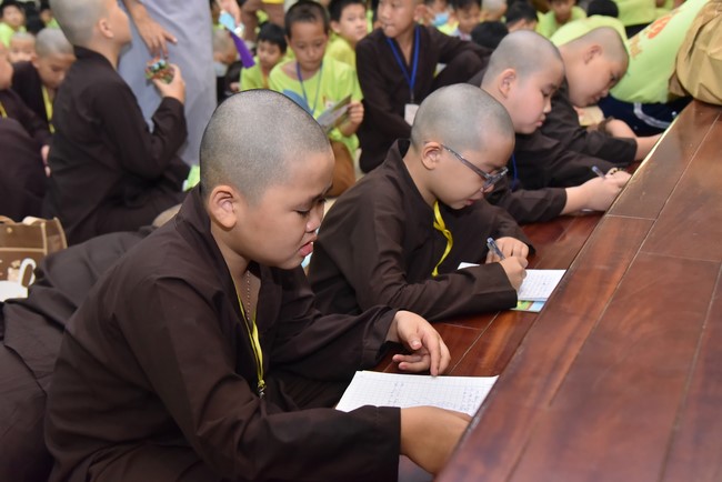 The fourth day of Temporary ordination retreat for Children in Summer