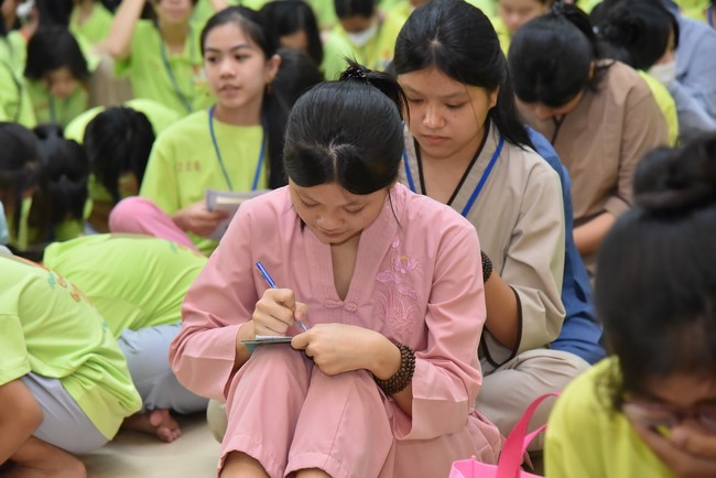 The fourth day of Temporary ordination retreat for Children in Summer