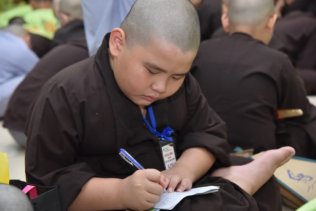 The fourth day of Temporary ordination retreat for Children in Summer