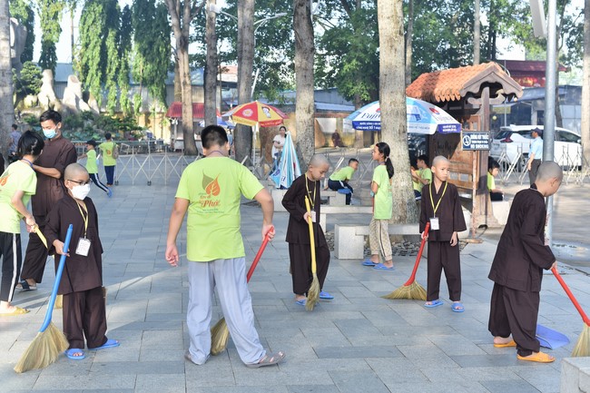 The fourth day of Temporary ordination retreat for Children in Summer