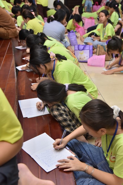 The fourth day of Temporary ordination retreat for Children in Summer