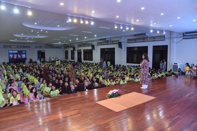 The fourth day of Temporary ordination retreat for Children in Summer