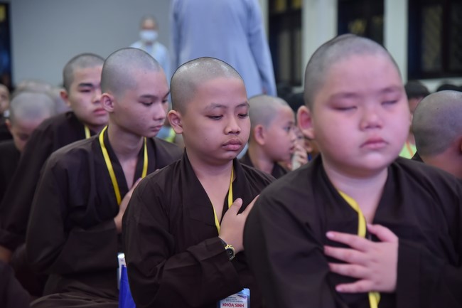 The fourth day of Temporary ordination retreat for Children in Summer