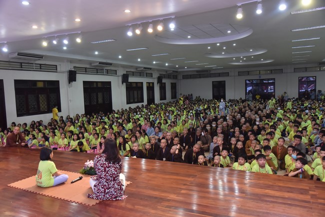 The fourth day of Temporary ordination retreat for Children in Summer