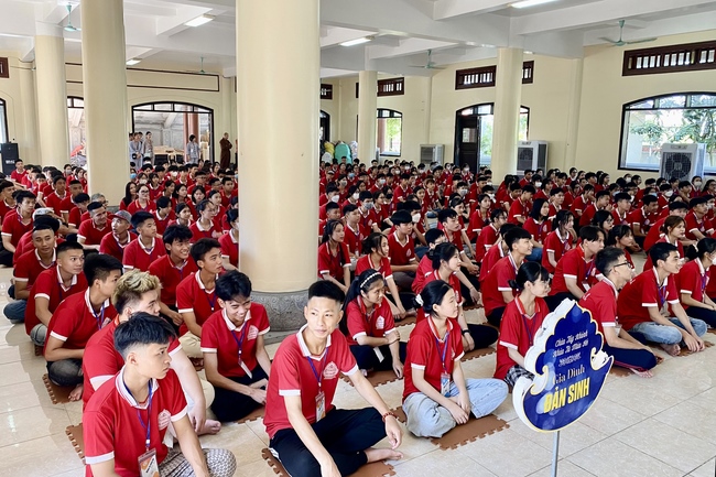 Opening the Summer Retreat at Tay Khanh Pagoda