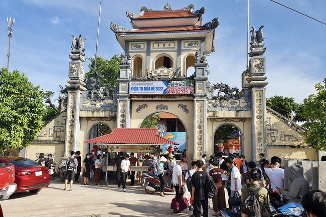 Opening the Summer Retreat at Tay Khanh Pagoda