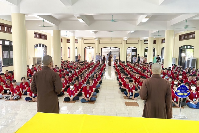 Opening the Summer Retreat at Tay Khanh Pagoda