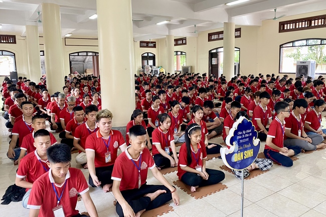 Opening the Summer Retreat at Tay Khanh Pagoda