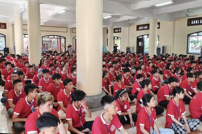 Opening the Summer Retreat at Tay Khanh Pagoda