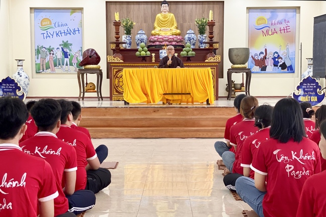 Opening the Summer Retreat at Tay Khanh Pagoda