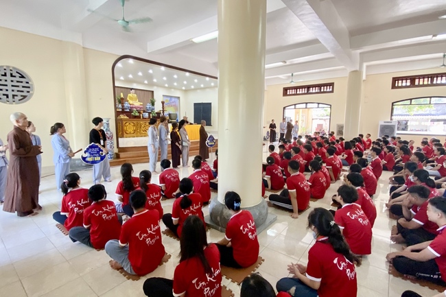 Opening the Summer Retreat at Tay Khanh Pagoda