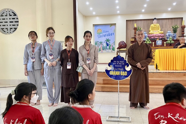 Opening the Summer Retreat at Tay Khanh Pagoda