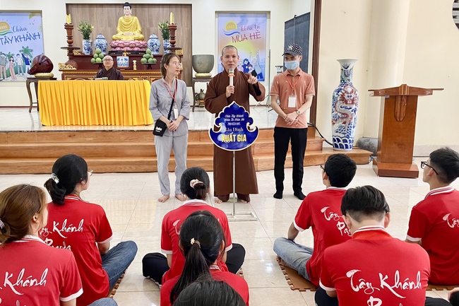 Opening the Summer Retreat at Tay Khanh Pagoda