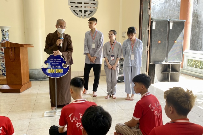 Opening the Summer Retreat at Tay Khanh Pagoda