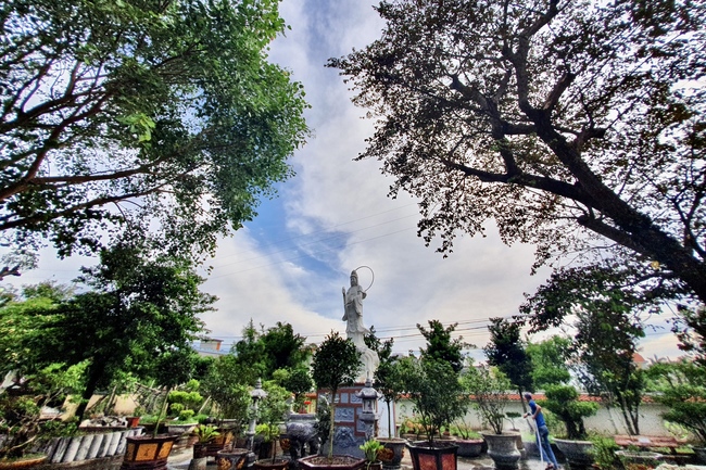 Opening the Summer Retreat at Tay Khanh Pagoda