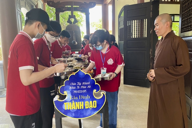Opening the Summer Retreat at Tay Khanh Pagoda