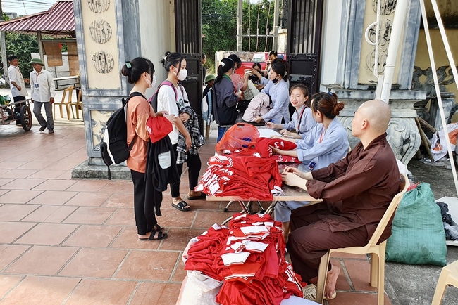 Opening the Summer Retreat at Tay Khanh Pagoda
