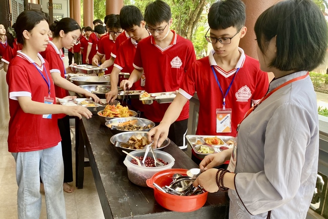 Opening the Summer Retreat at Tay Khanh Pagoda