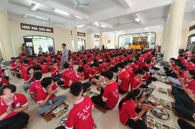 Opening the Summer Retreat at Tay Khanh Pagoda