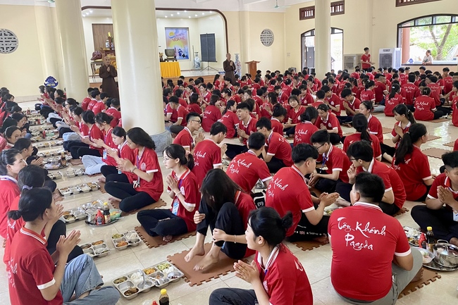 Opening the Summer Retreat at Tay Khanh Pagoda