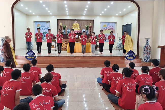 Opening the Summer Retreat at Tay Khanh Pagoda
