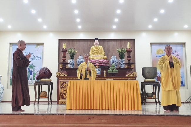 Opening the Summer Retreat at Tay Khanh Pagoda