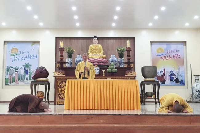 Opening the Summer Retreat at Tay Khanh Pagoda