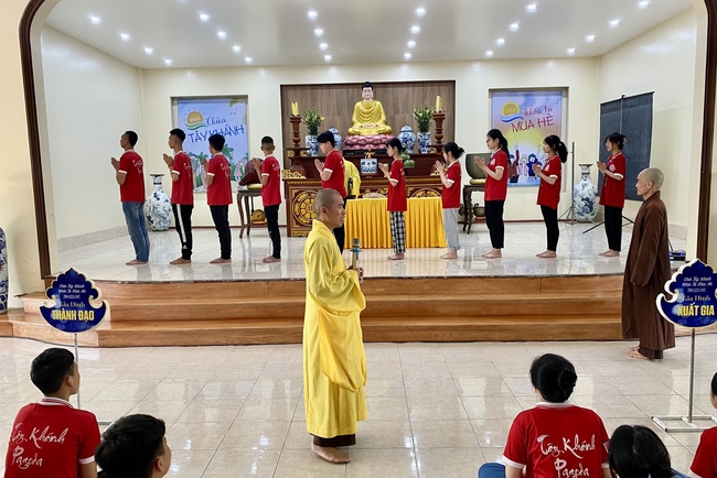 Opening the Summer Retreat at Tay Khanh Pagoda