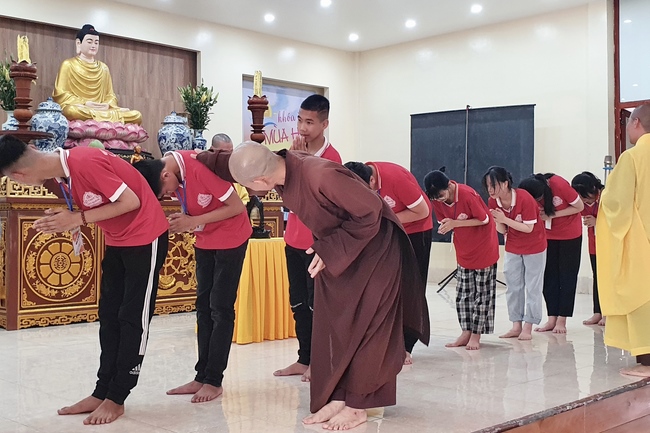 Opening the Summer Retreat at Tay Khanh Pagoda