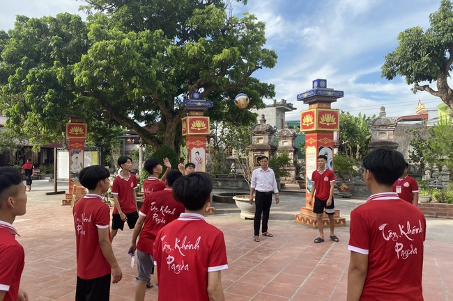 Opening the Summer Retreat at Tay Khanh Pagoda