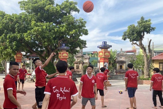 Opening the Summer Retreat at Tay Khanh Pagoda