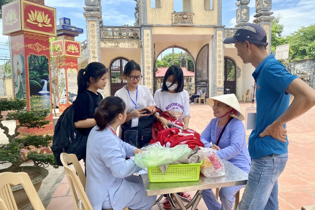 Opening the Summer Retreat at Tay Khanh Pagoda