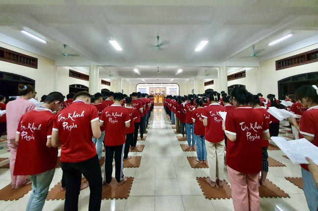 Opening the Summer Retreat at Tay Khanh Pagoda