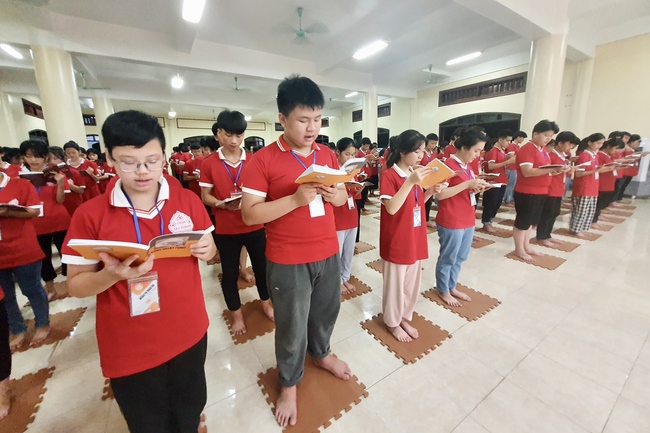 Opening the Summer Retreat at Tay Khanh Pagoda