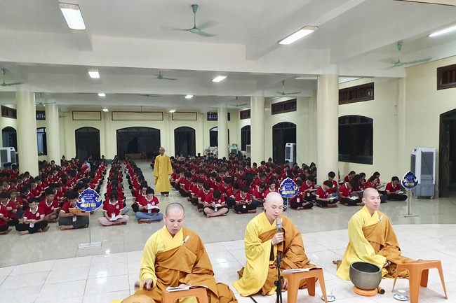 Opening the Summer Retreat at Tay Khanh Pagoda