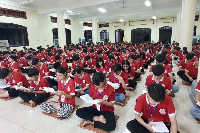 Opening the Summer Retreat at Tay Khanh Pagoda