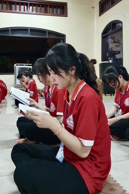 Opening the Summer Retreat at Tay Khanh Pagoda