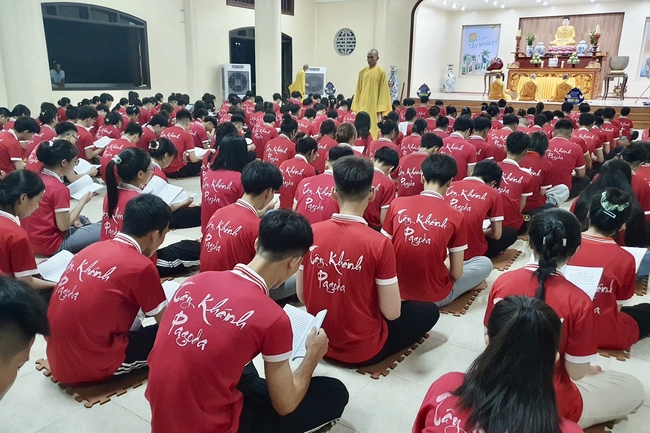 Opening the Summer Retreat at Tay Khanh Pagoda