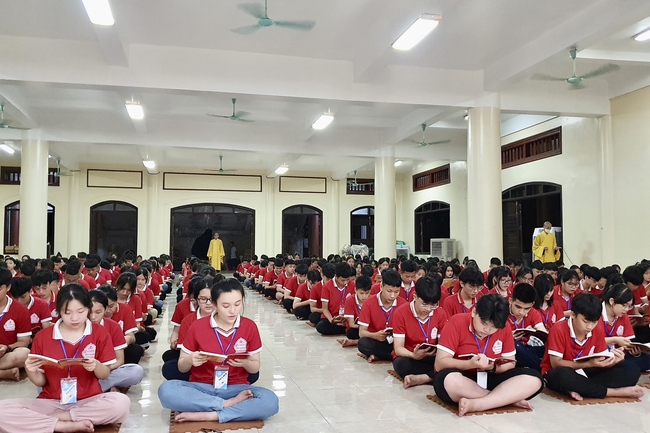 Opening the Summer Retreat at Tay Khanh Pagoda