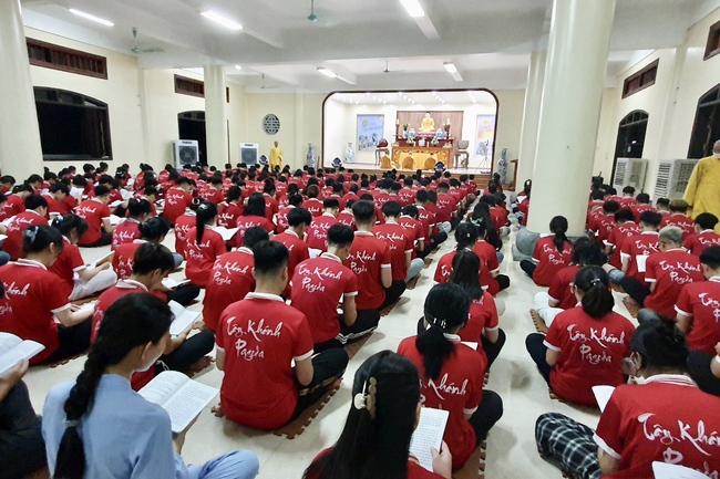 Opening the Summer Retreat at Tay Khanh Pagoda